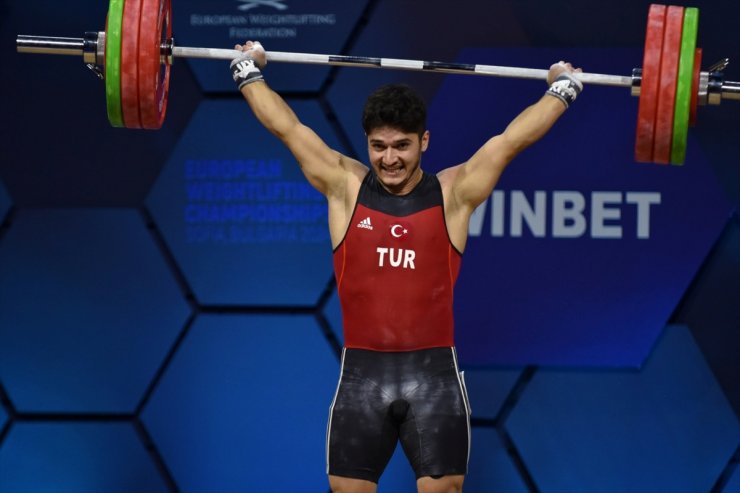 Milli halterci Muhammed Furkan Özbek'ten Avrupa Şampiyonası'nda 2 gümüş madalya