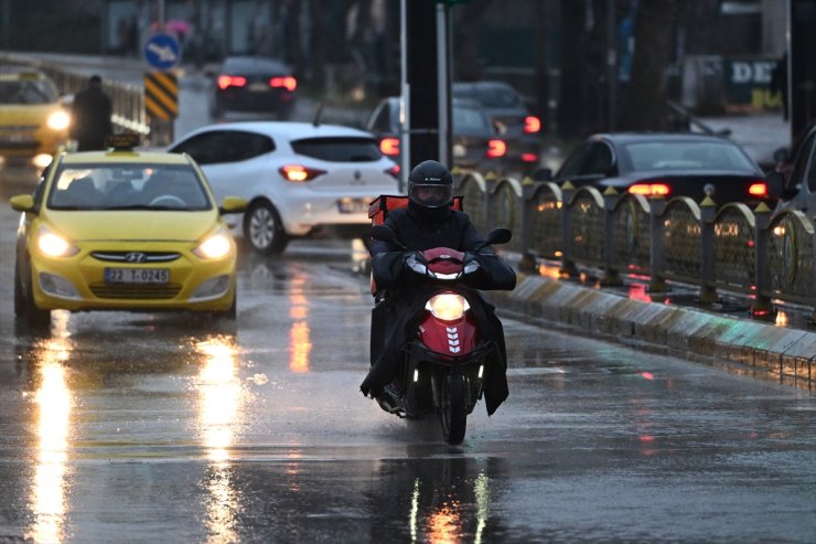 Edirne'de sağanak etkili oluyor