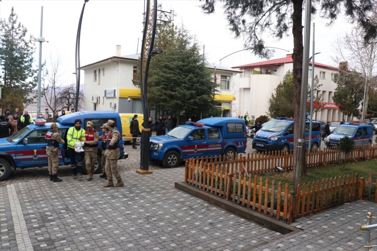 Erzincan'da maden ocağındaki toprak kaymasına ilişkin gözaltına alınan 8 zanlı adliyede