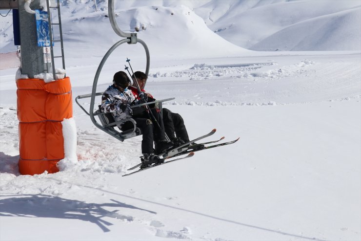Isparta'daki Davraz Kayak Merkezi'nde sezon açıldı