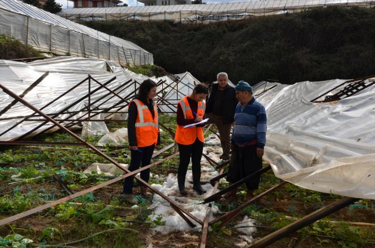 Antalya'da şiddetli yağıştan etkilenen bölgelerde ekiplerin çalışmaları sürüyor