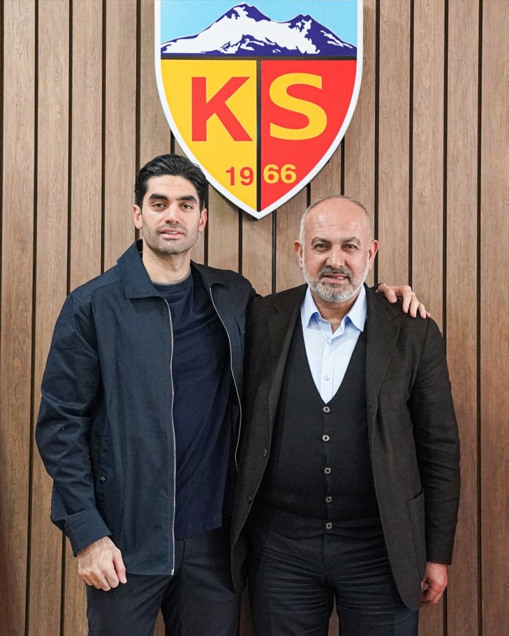 Kayserispor, Ali Karimi'nin sözleşmesini uzattı