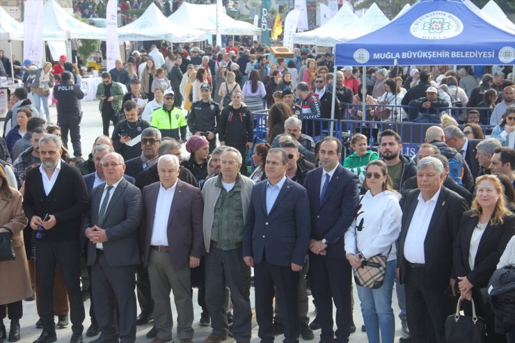 Muğla Valisi Akbıyık, Datça Badem Çiçeği Festivali'ni ziyaret etti
