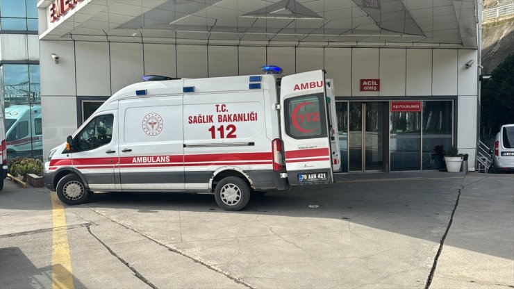 Karabük'te kolu merdaneye sıkışan işçi hastaneye kaldırıldı