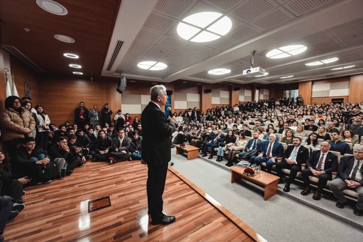 Ankara Büyükşehir Belediye Başkanı Yavaş, Atılım Üniversitesinde öğrencilerle buluştu: