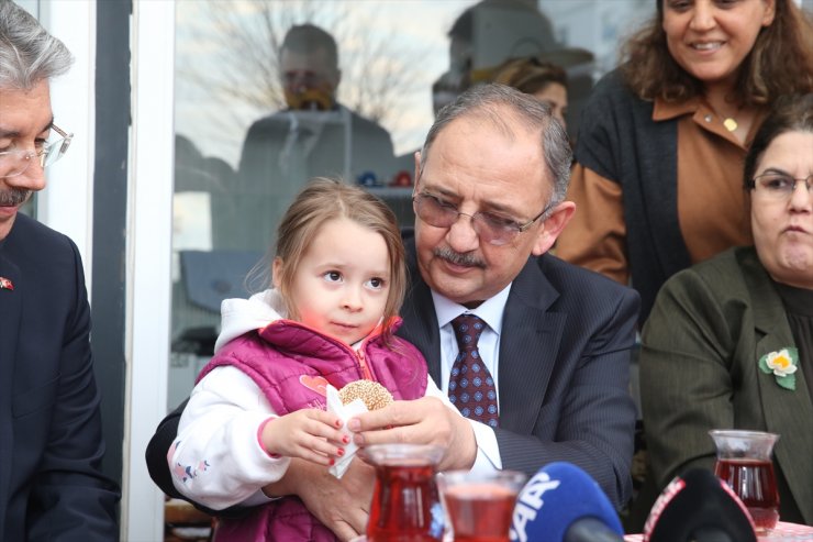 Bakan Özhaseki, Osmaniye'de depremzedelerle buluştu