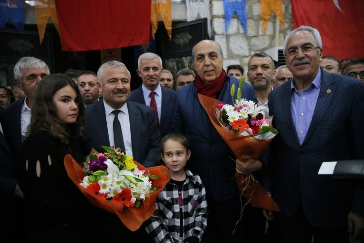 Muğla Büyükşehir Belediye Başkan adayı Ayaydın, Kavaklıdere'de aday tanıtım toplantısına katıldı