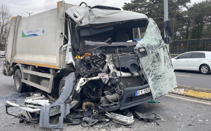 Sarıyer'de İETT otobüsüne çarpan çöp kamyonunda 3 kişi yaralandı