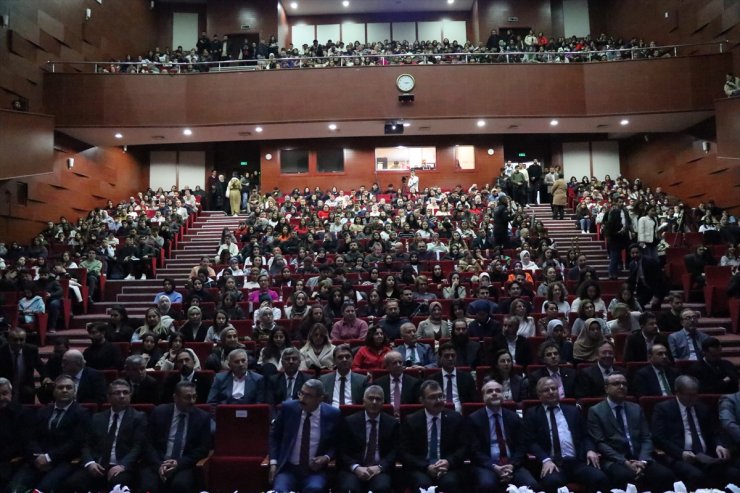 TÜBİTAK Başkanı Mandal, Niğde'de öğrenci ve akademisyenlerle buluştu