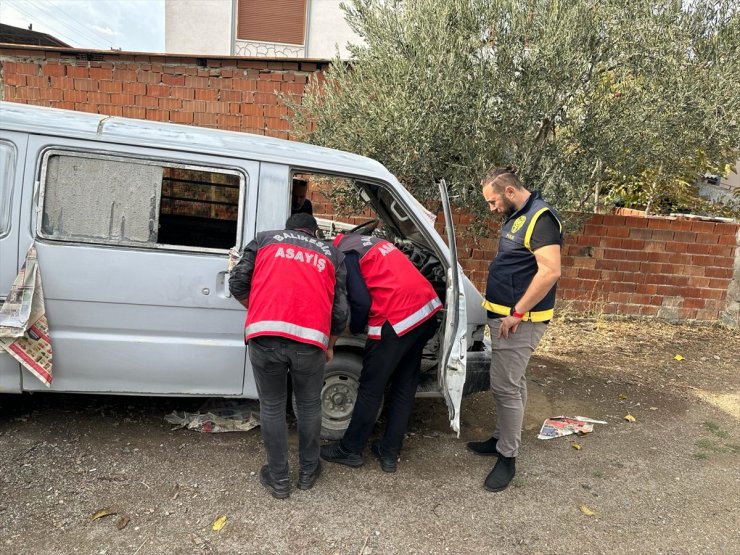 Balıkesir'de depremde hasar gören araçlarla "change" yaptıkları iddiasıyla 6 şüpheli yakalandı