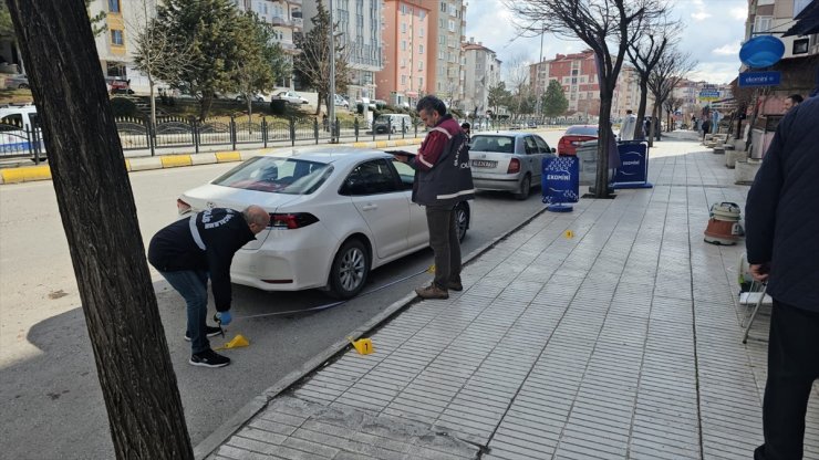 Çorum'da caddede silahlı saldırıya uğrayan kişi yaralandı