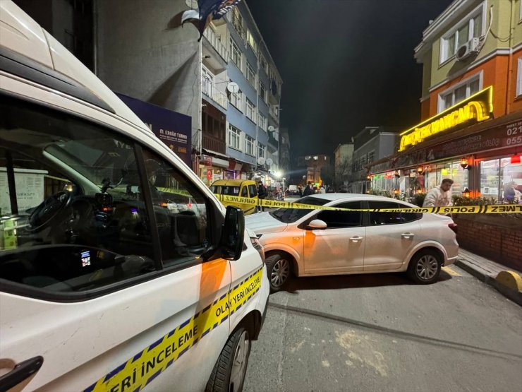 Fatih'te silahla rastgele ateş açan zanlı, polisi alarma geçirdi