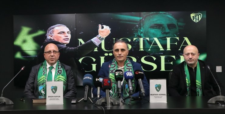 Kocaelispor, teknik direktör Mustafa Gürsel'le sözleşme imzaladı