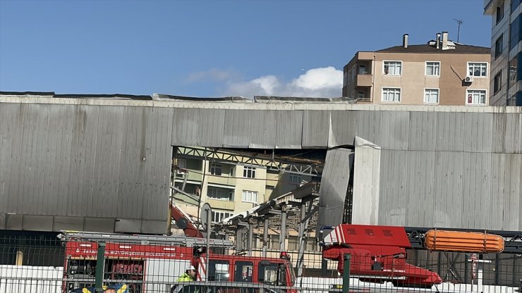 Pendik'te tadilat yapılan süpermarkette yangın çıktı