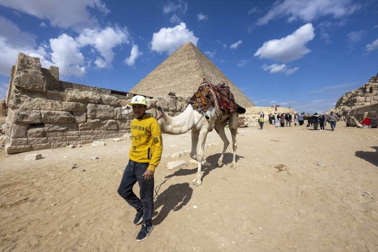 Mısır'da turistlerin çekim noktası: Giza piramitleri