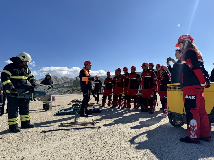 Burdur'da olası afetlere hazırlık için arama kurtarma ekibi "BAK" kuruldu