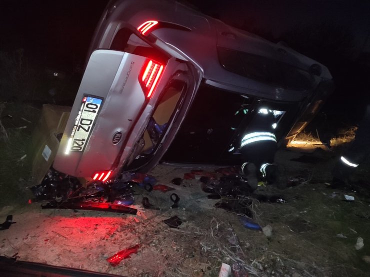 Manisa'da kamyon ile otomobilin çarpışması sonucu 1 kişi öldü