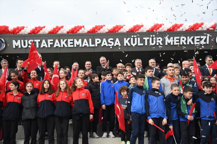 Bakan Bak, Mustafakemalpaşa Kültür Merkezi ve Spor Tesisleri'nin açılışında konuştu: