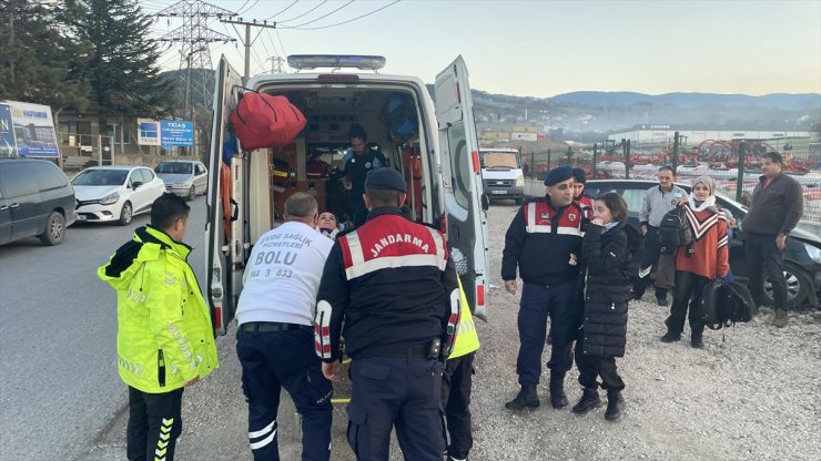 Bolu'da istinat duvarına çarpan otomobildeki 4 kişi yaralandı