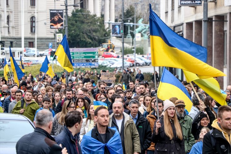 Sırbistan'da Rusya-Ukrayna savaşının 2. yılında Ukrayna'ya destek yürüyüşü düzenlendi