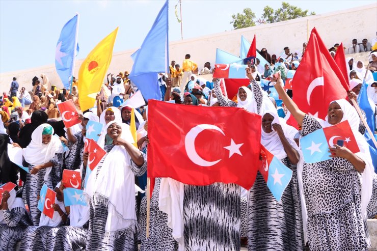 Somalililer, Türkiye ile yapılan savunma anlaşmasına destek gösterisi düzenledi