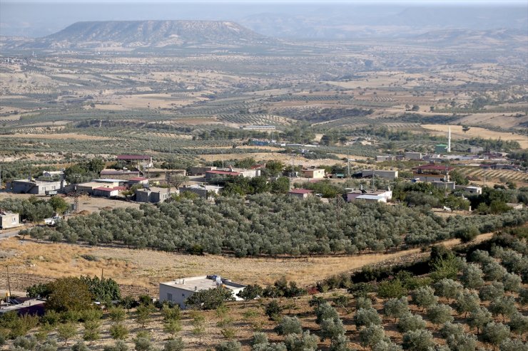 Toros Dağları'nın eteğindeki mahallede inşa edilen gölet yöre halkına "can suyu" olacak