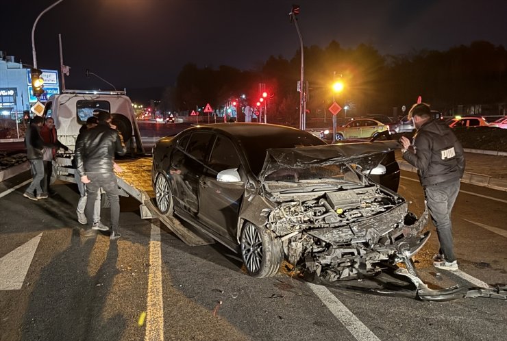 Bingöl'de zincirleme trafik kazasında 5 kişi yaralandı