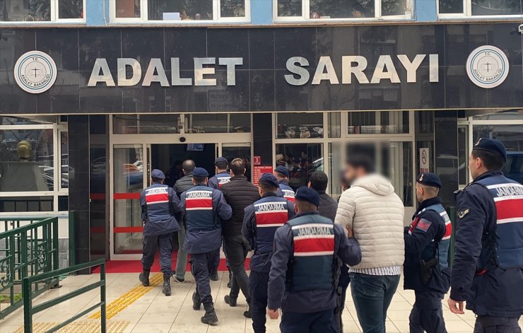 Balıkesir'de organize suç örgütüne yönelik "Kafes-45" operasyonunda yakalanan 4 kişi tutuklandı