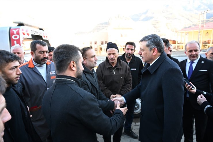 Erzurum Valisi Çiftçi, heyelan yaşanan Çaybaşı Mahallesi'nde inceleme yaptı: