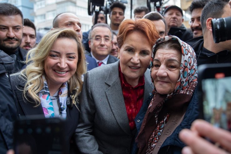 İYİ Parti Genel Başkanı Meral Akşener, Yenimahalle'de esnaf ziyaretinde bulundu