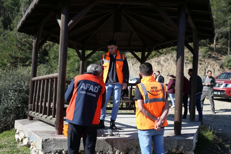 Denizli'de ormanlık alanda kaybolan kişi için arama çalışmaları sürüyor