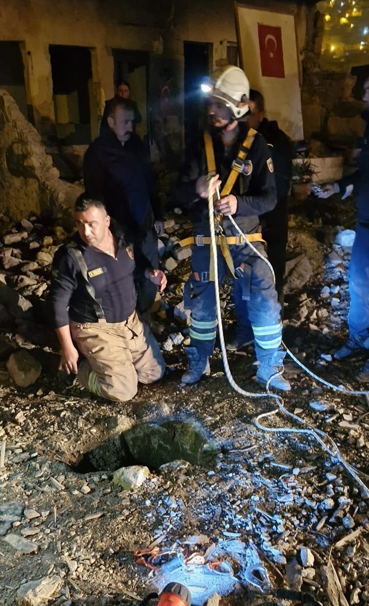 Hatay'da kuyuya düşen çocuk kurtarıldı