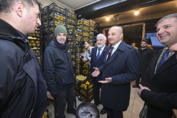 Saadet Partisi İBB Başkan adayı Aydın, esnaf ziyaretinde bulundu: