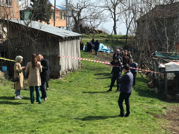 Sakarya'da boşanma aşamasındaki karısını silahla öldüren kişi intihar etti