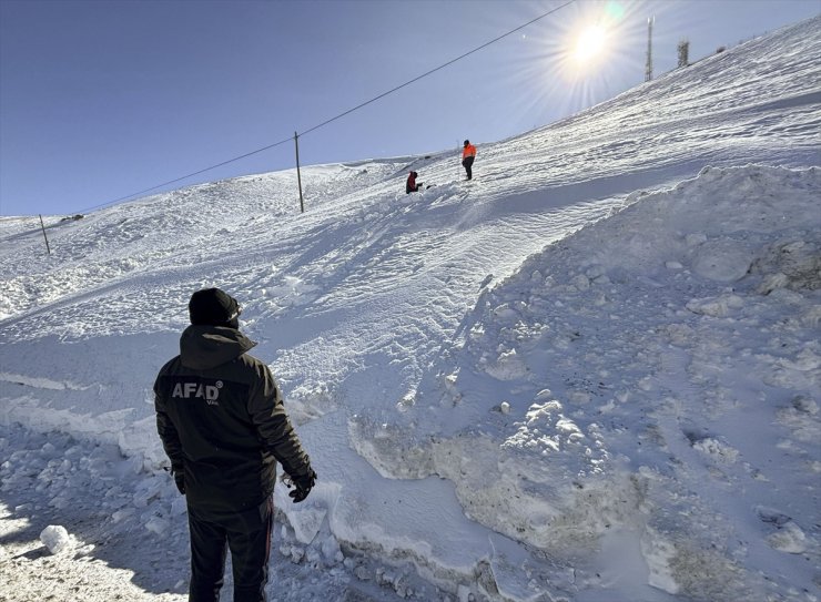 Van-Hakkari kara yolunda çığ incelemesi