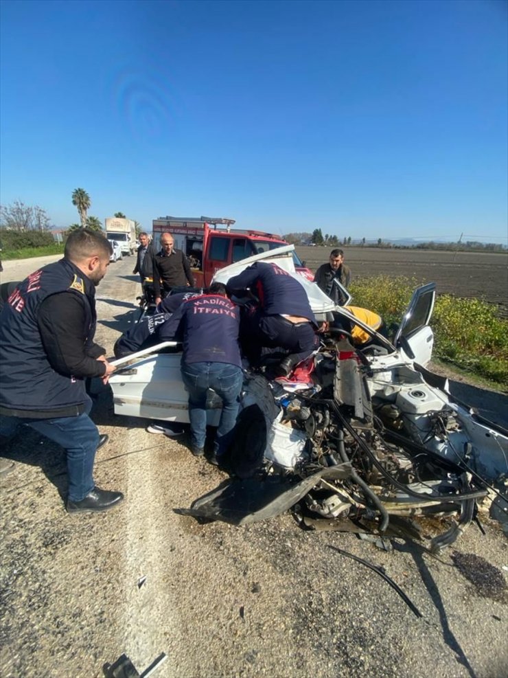 Osmaniye'de otomobille panelvan çarpıştı, 2 kişi yaralandı