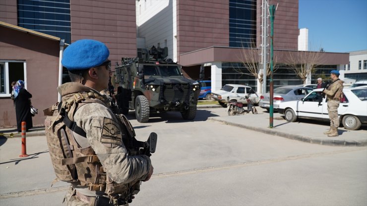 Adıyaman'da tartıştığı eşini, bacanağını ve bacanağının oğlunu öldüren şüpheli adliyeye sevk edildi