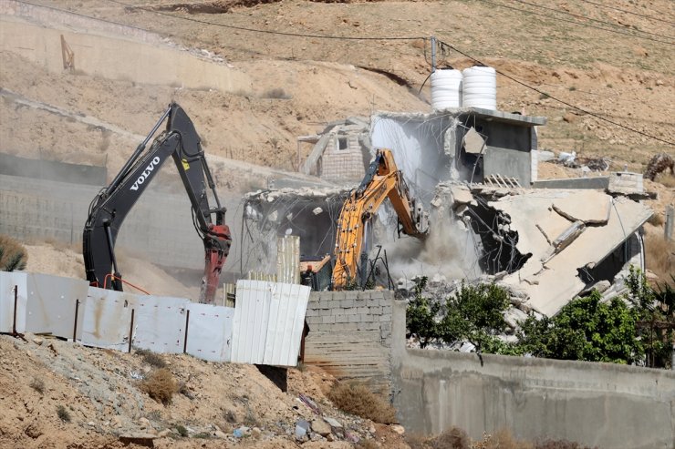 İsrail güçleri, işgal altındaki Batı Şeria'da Filistinlilere ait ev ve tesisleri yıktı