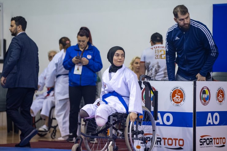 Madenciler, enkazdan çıkardıkları Songül'ü ilk para karate turnuvasında yalnız bırakmadı