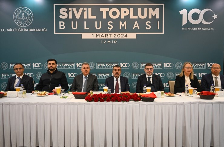 Bakan Tekin, İzmir'de sivil toplum kuruluşlarının temsilcileriyle bir araya geldi: