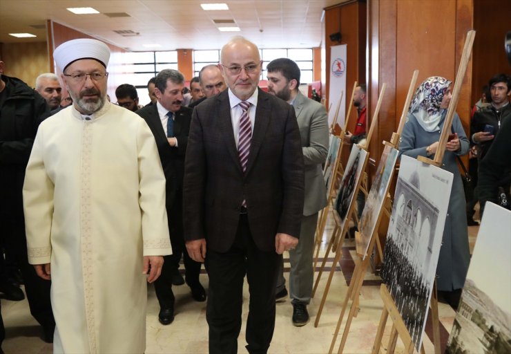 Diyanet İşleri Başkanı Erbaş, "İslam'ın Rehberliğinde Bilgiden Bilince" konulu konferansa katıldı: