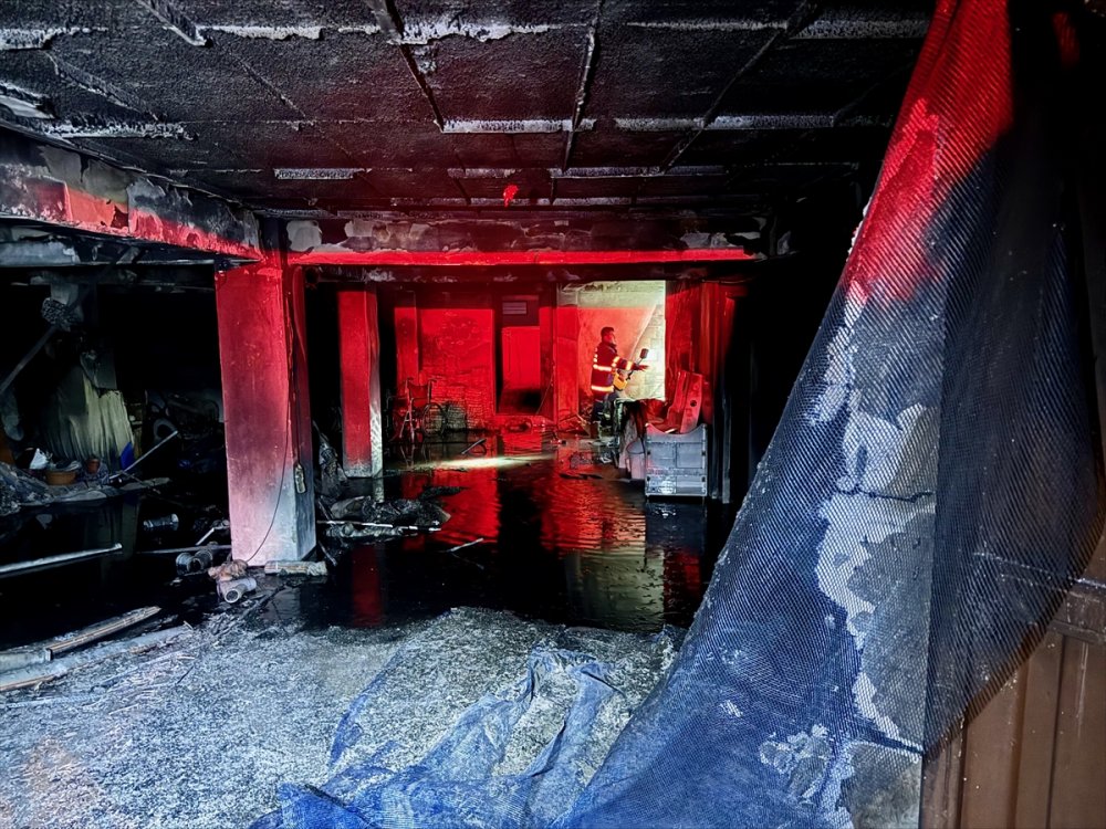 Eskişehir'de apartman garajında çıkan yangında 30 kişi dumandan etkilendi