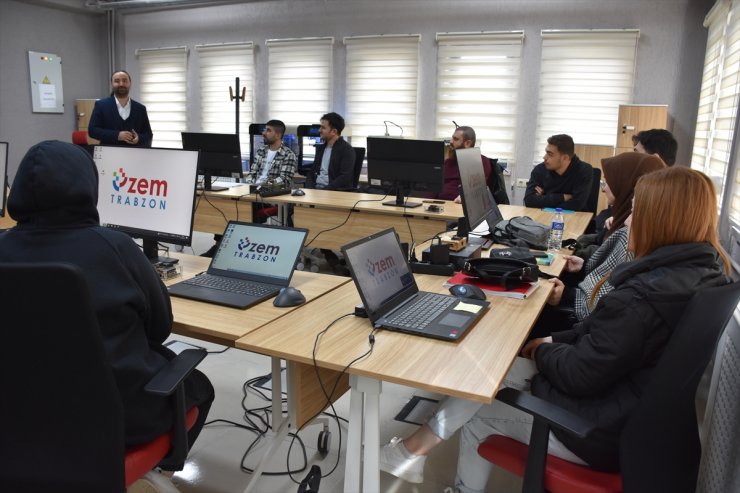 Trabzon Üniversitesi Yapay Zeka ve Robotik Kodlama Merkezi'nde 320 kişiye eğitim verildi