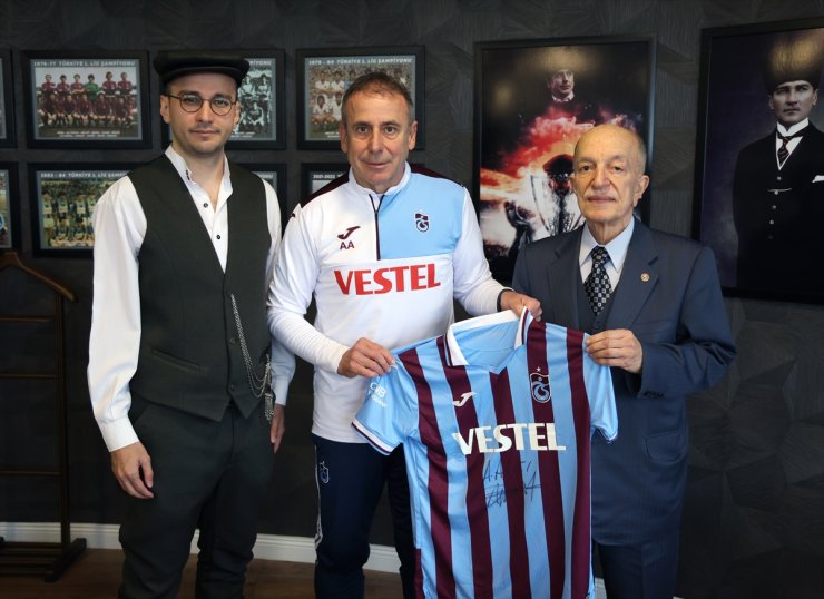 Trabzonspor Teknik Direktörü Abdullah Avcı'ya "Kasketliler"den ziyaret