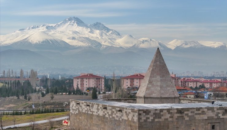 Yaklaşık 700 yıllık Köşk Medrese kültür ve sanat merkezi olarak hizmet verecek