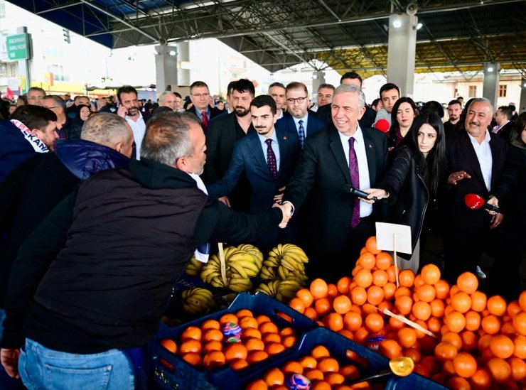 Ankara Büyükşehir Belediye Başkanı Yavaş, Keklikpınarı Pazar Yeri'ni ziyaret etti