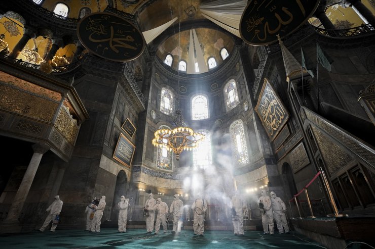 Ayasofya-i Kebir Cami-i Şerifi'nde ramazan temizliği yapıldı