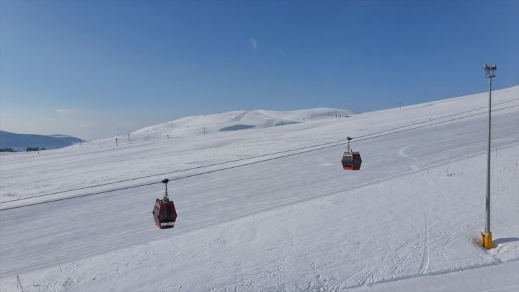 Erciyes Dağı'na kar yağdı