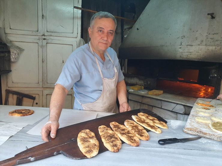 Manisalı aile 72 yıldır aynı lezzette pide yapıyor