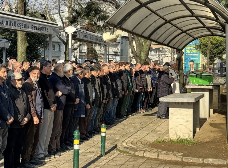 Bursa'da deprem korkusuyla ikinci kattan atlayan kişinin cenazesi defnedildi